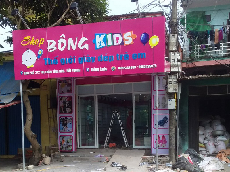 Thi công biển quảng cáo shop dày giép trẻ em tại thị trấn Vĩnh Bảo Hải Phòng